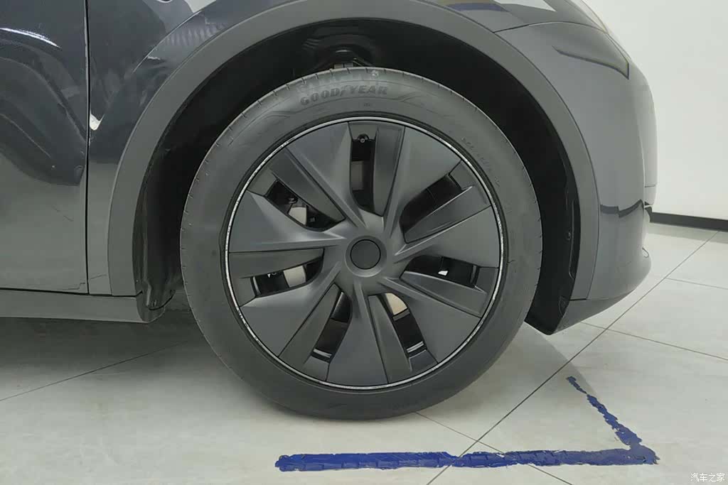 Tesla Model Y, 2024 6