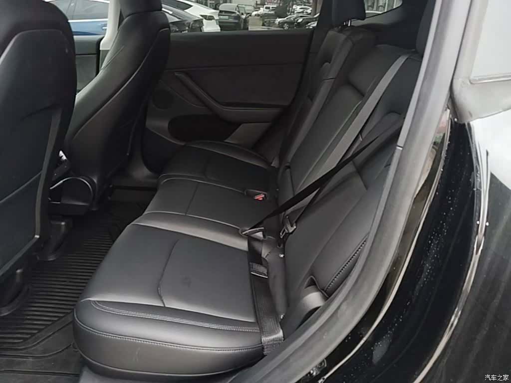 Tesla Model Y, 2024 17