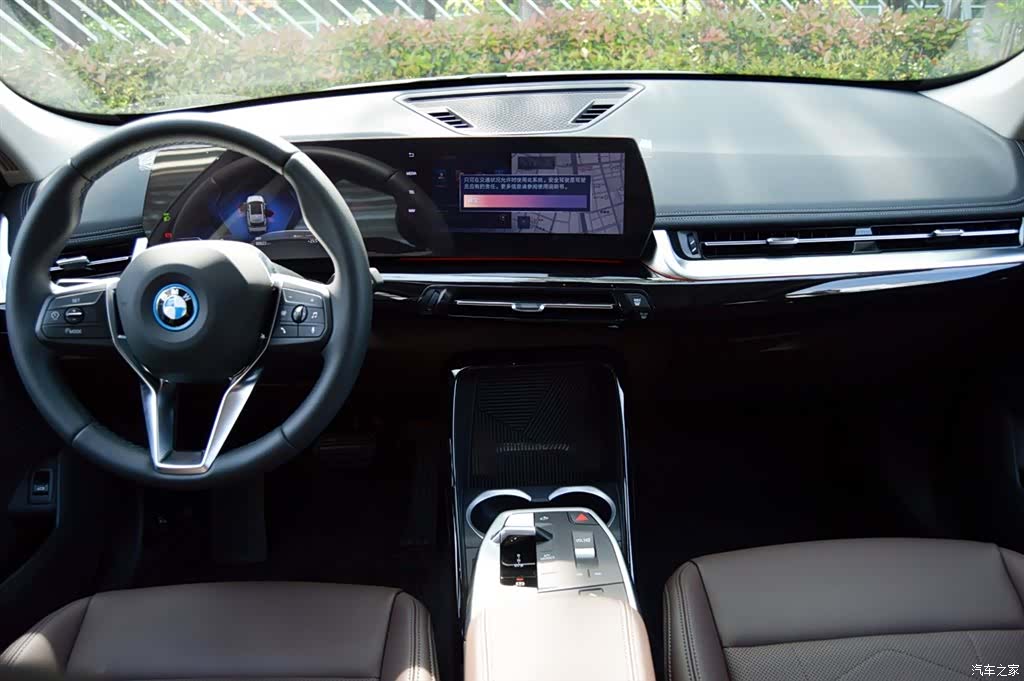 BMW iX1, 2025 13