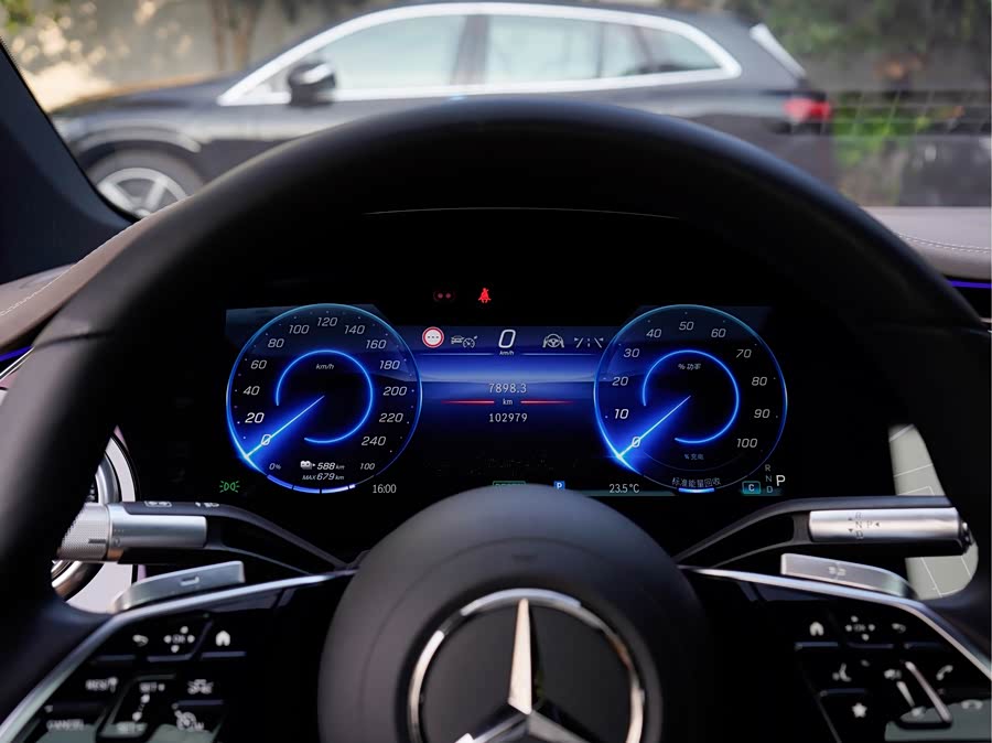 Mercedes-Benz EQS 2023, фото 9