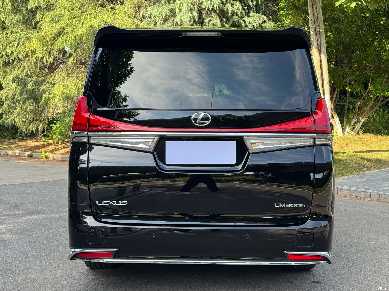 Toyota Vellfire, 2023 10