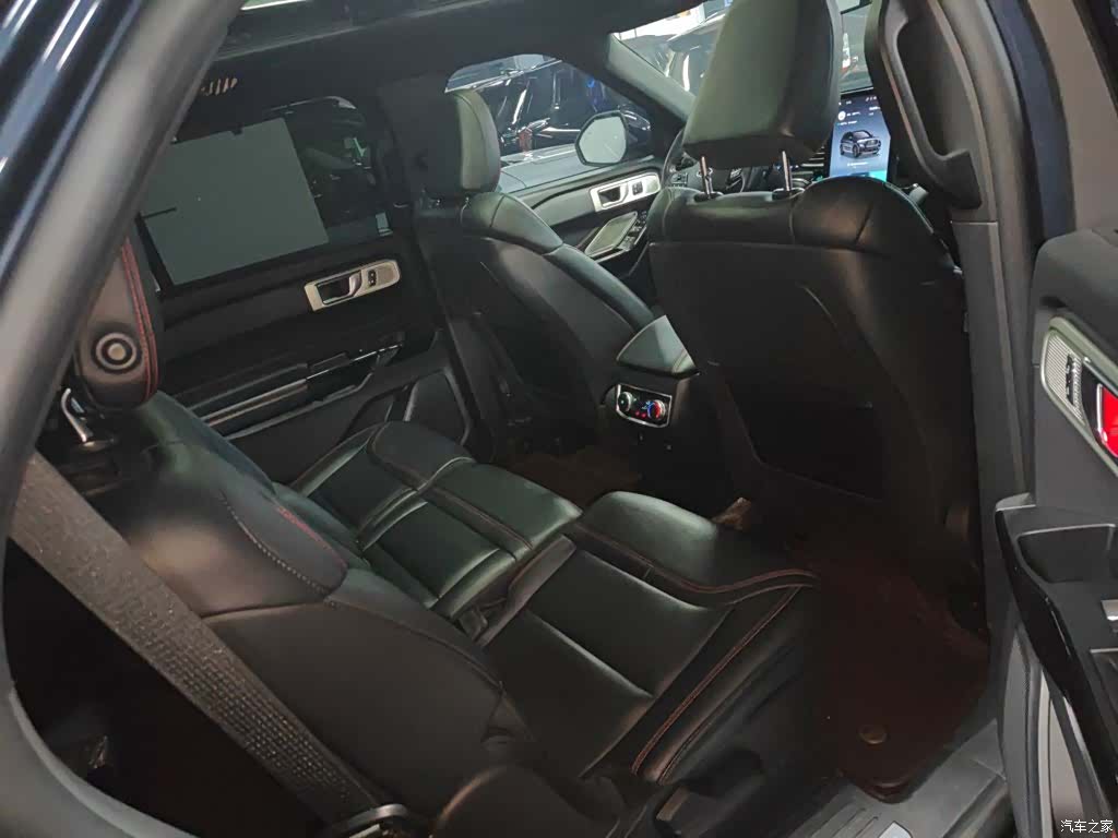 Ford Explorer, 2022 13