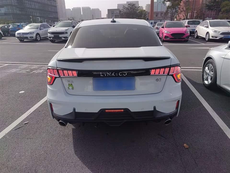 Lynk & Co 03