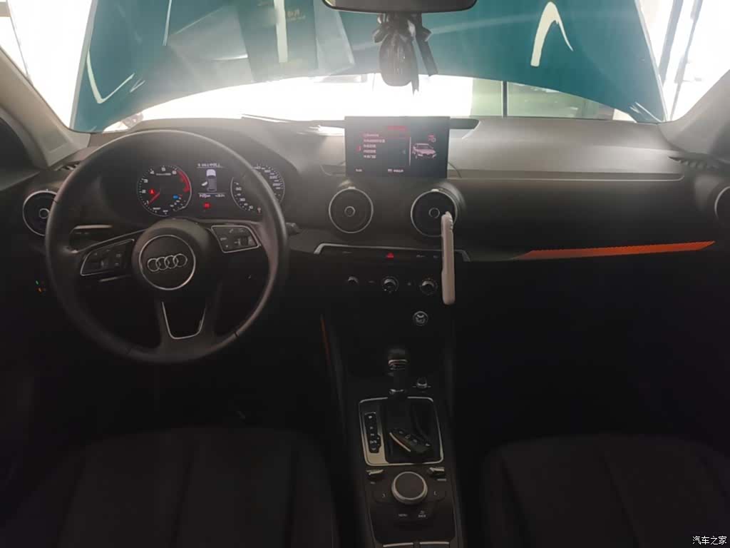 Audi Q2L, 2020 10
