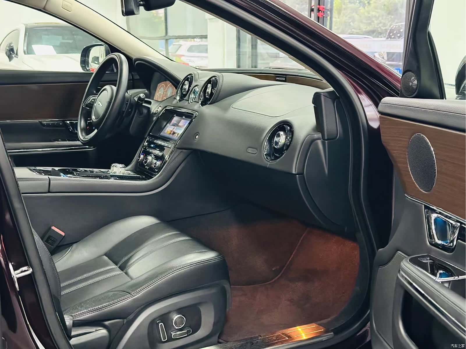 Jaguar XJ, 2017 9