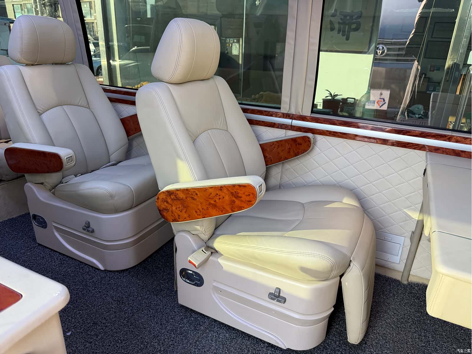 Toyota Coaster, 2012 15