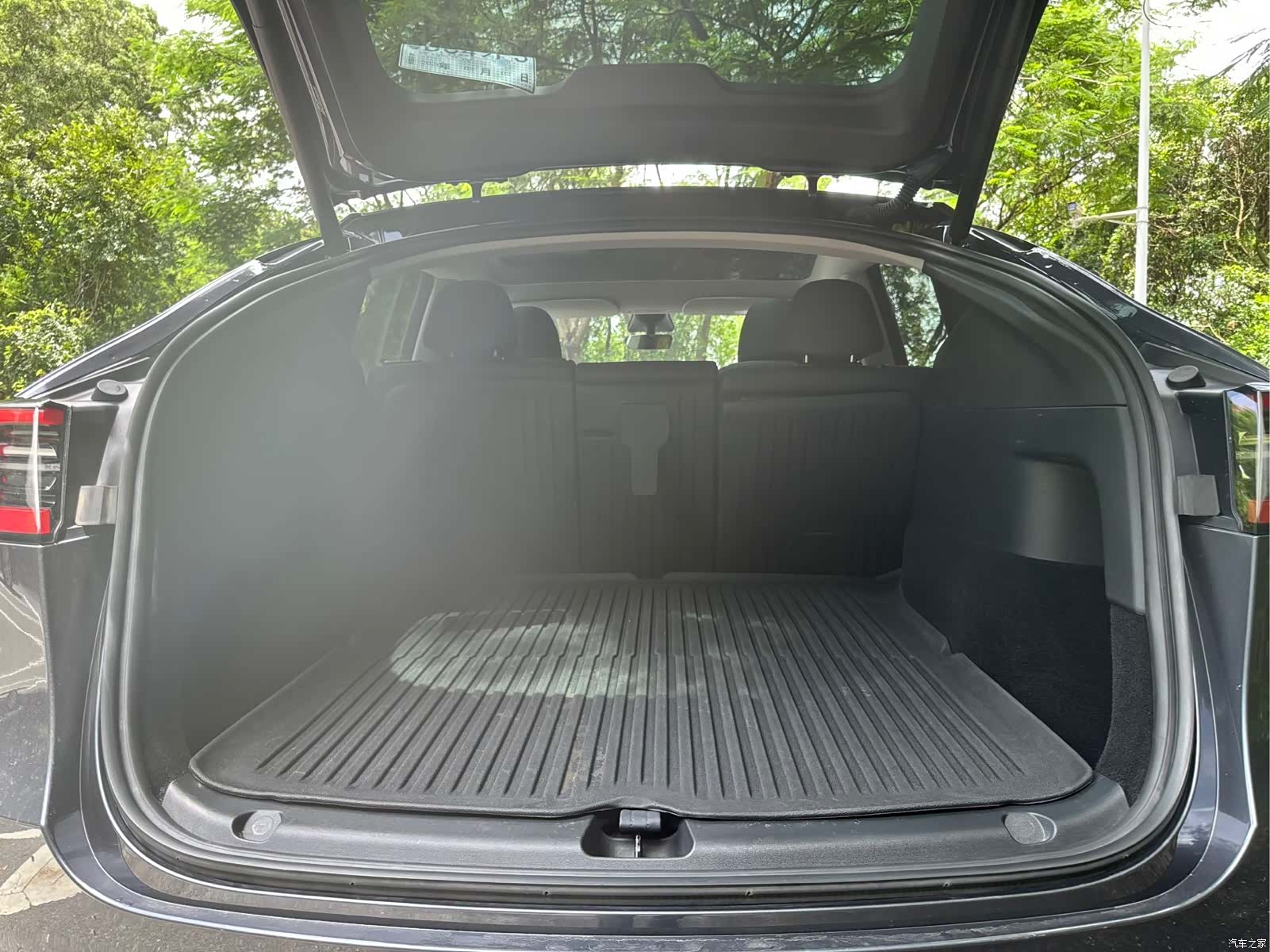 Tesla Model Y, 2023 18