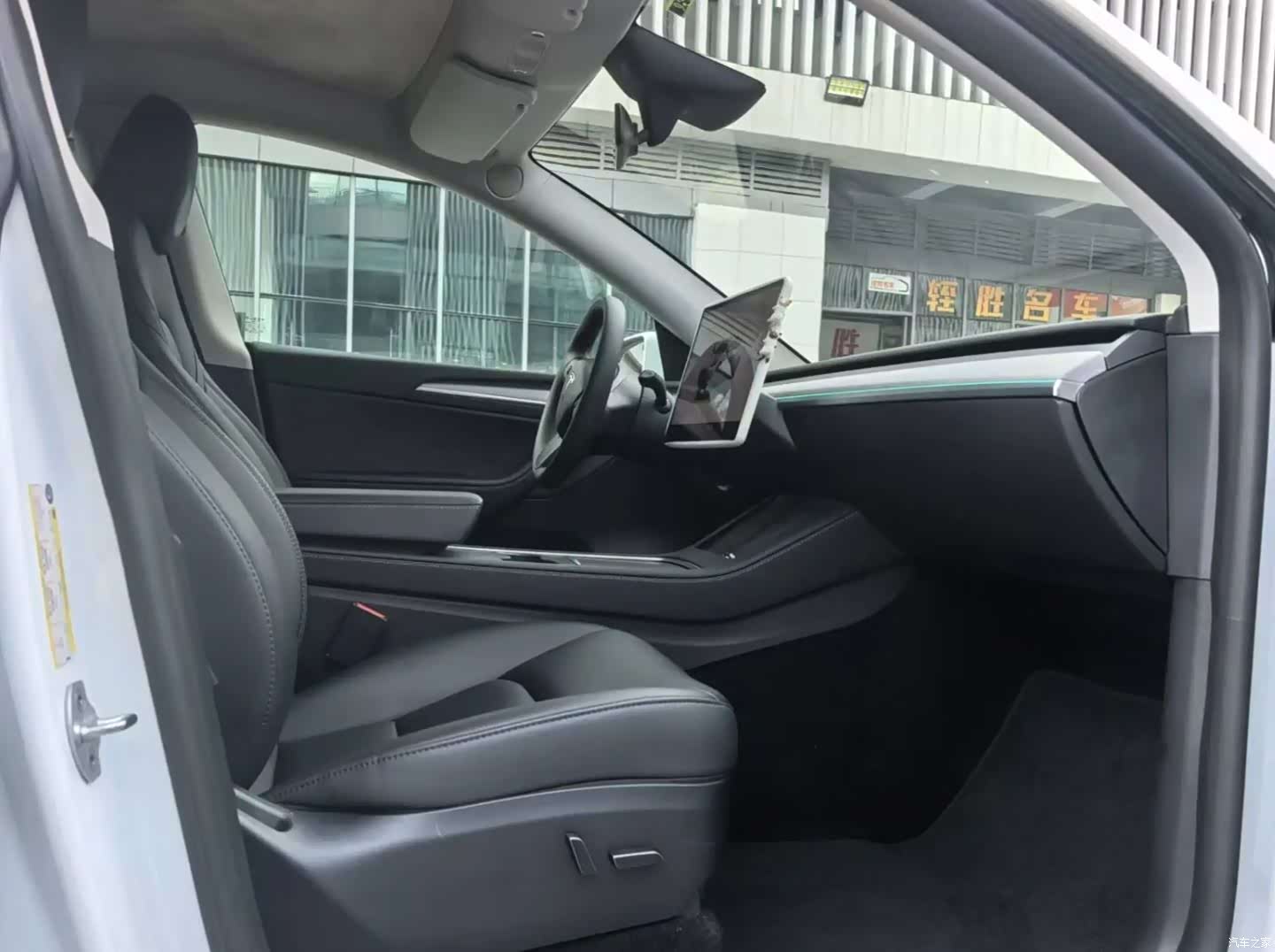 Tesla Model Y, 2024 9