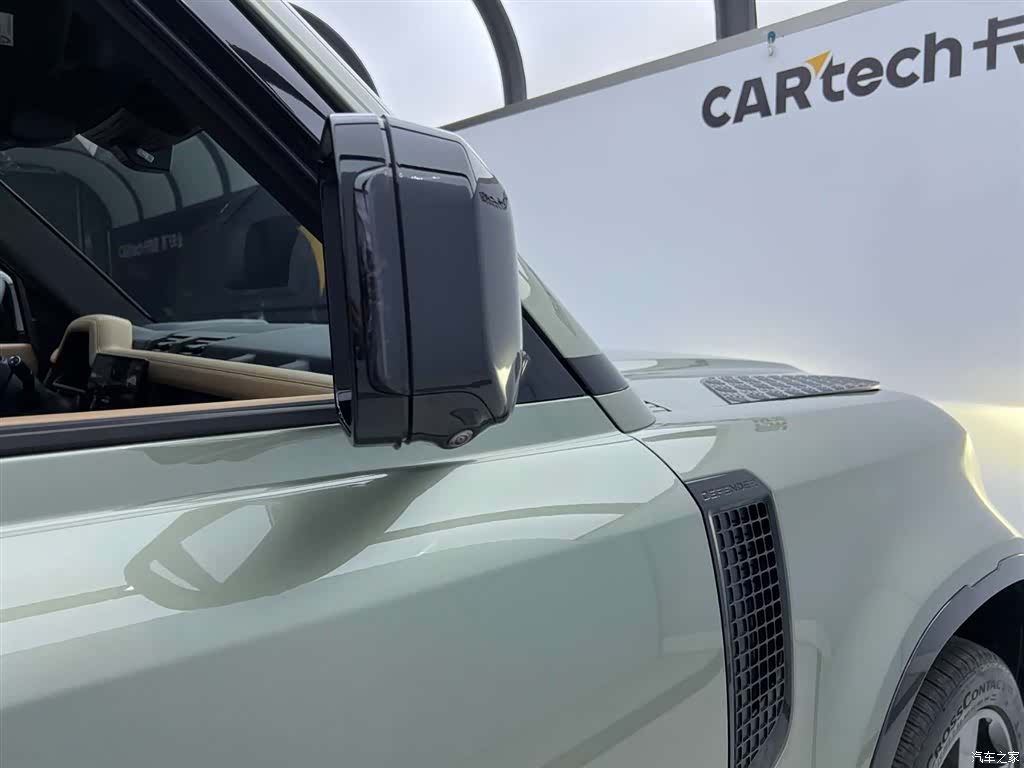Land Rover Defender, 2025 3