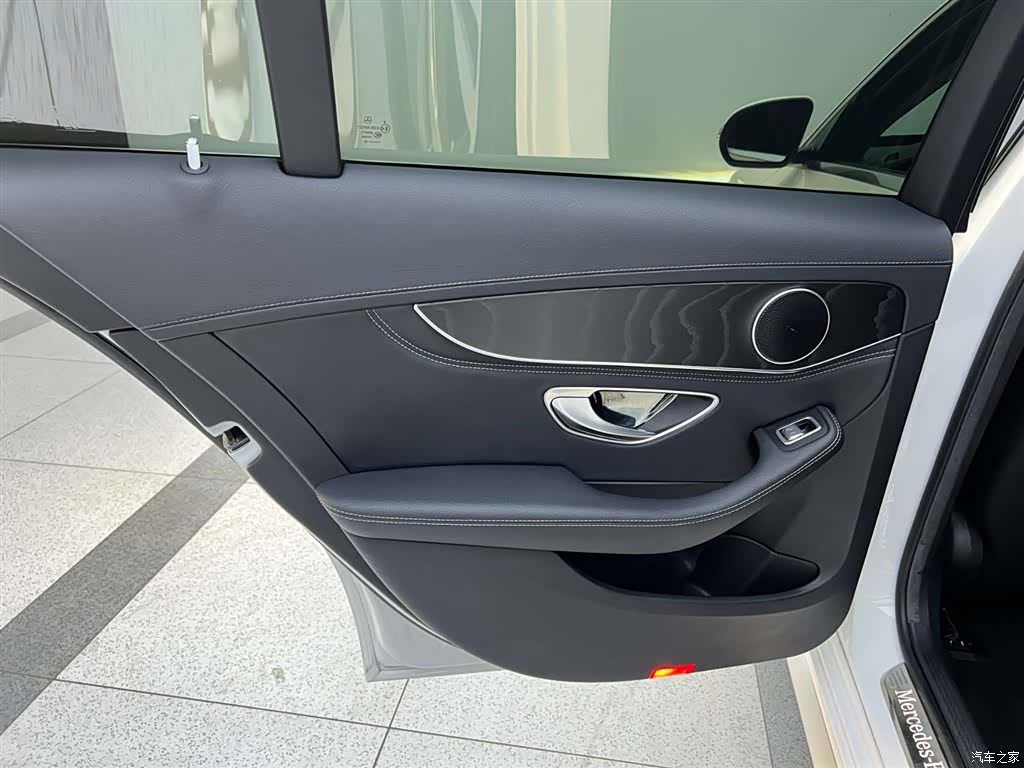Mercedes-Benz C-Class, 2018 16