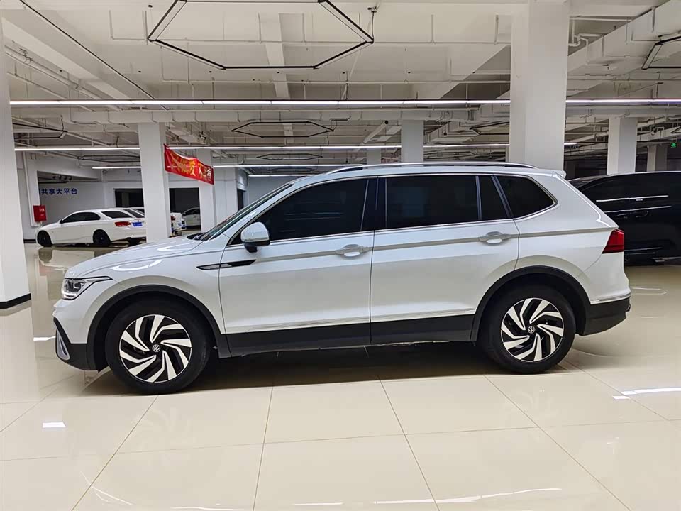 Volkswagen Tiguan L