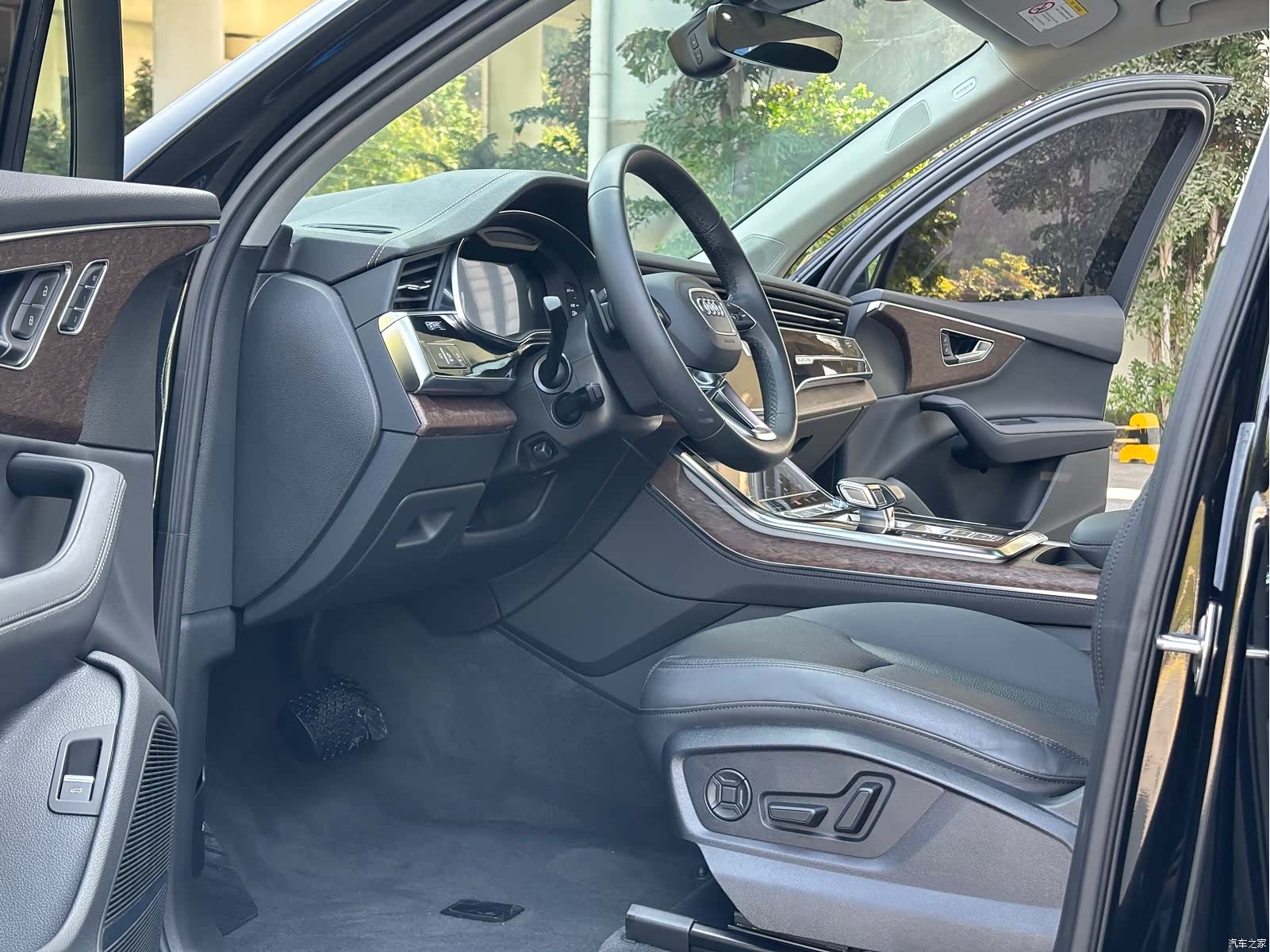 Audi Q7, 2024 все фото