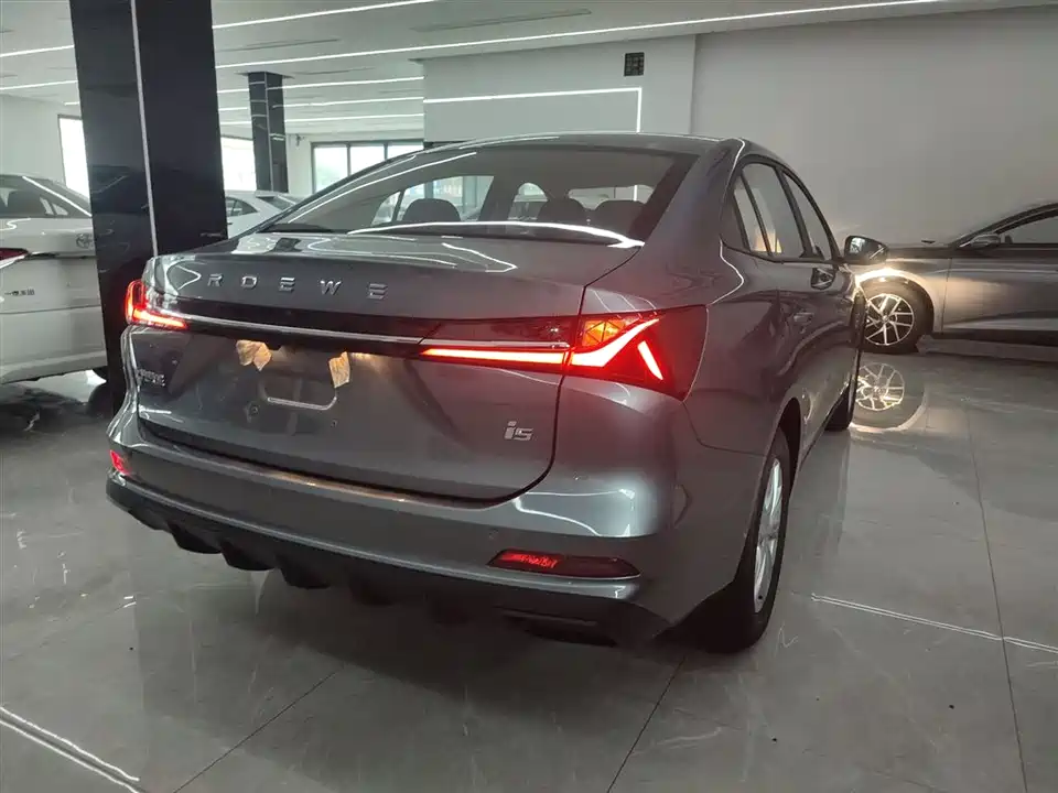 Roewe i5