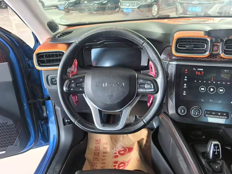 Lynk & Co 03 Lynk & Co 03