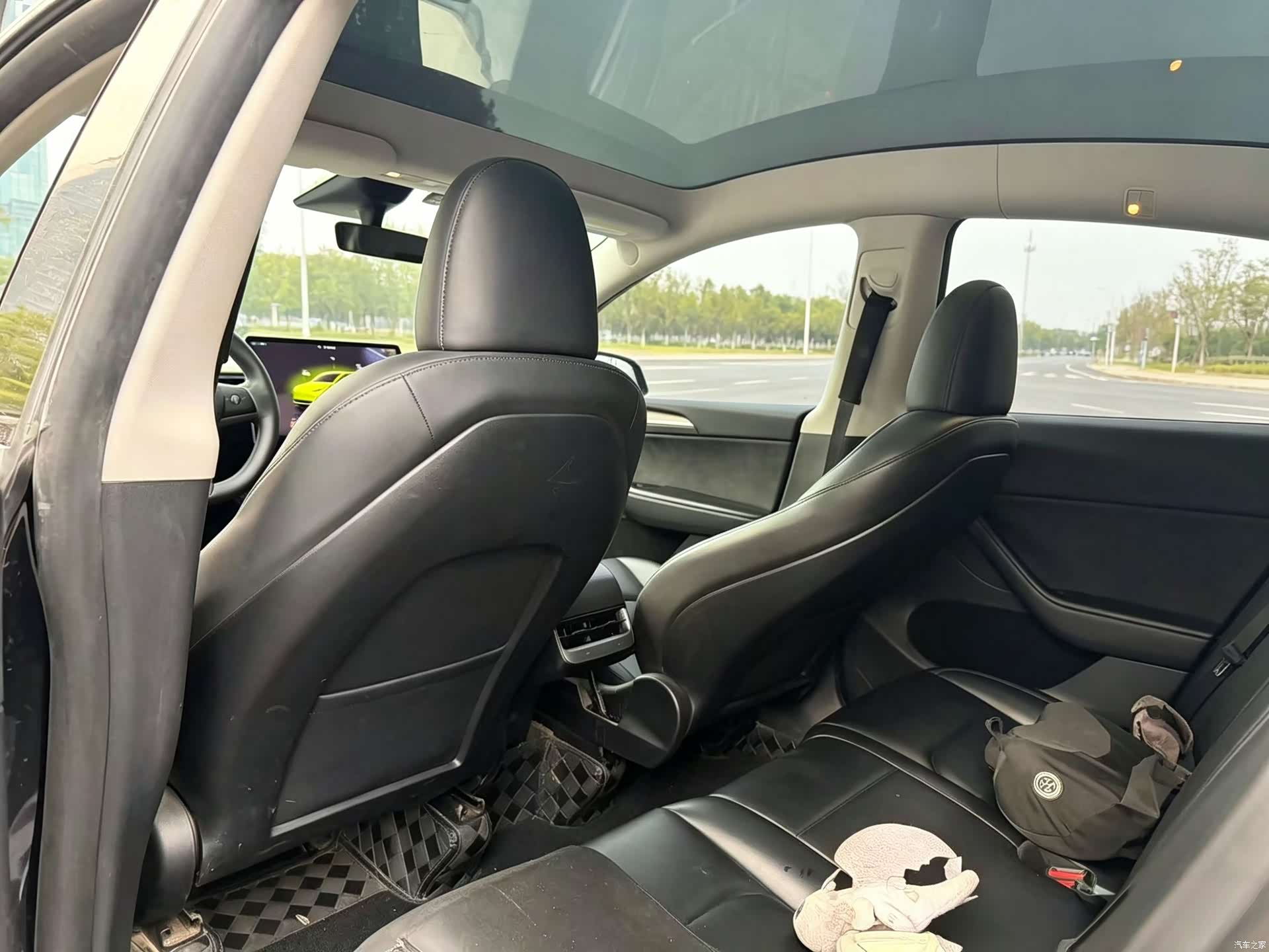 Tesla Model Y, 2023 4