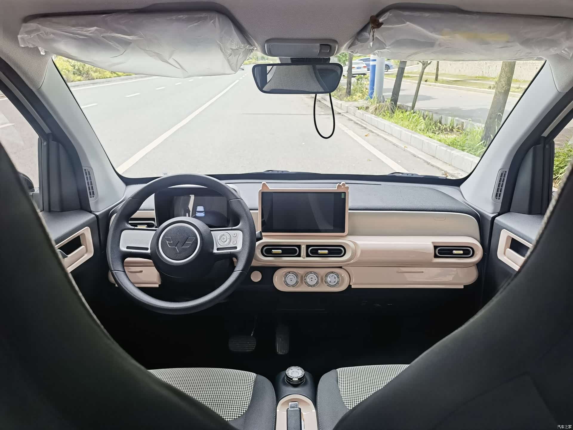 Wuling MINIEV, 2024 11