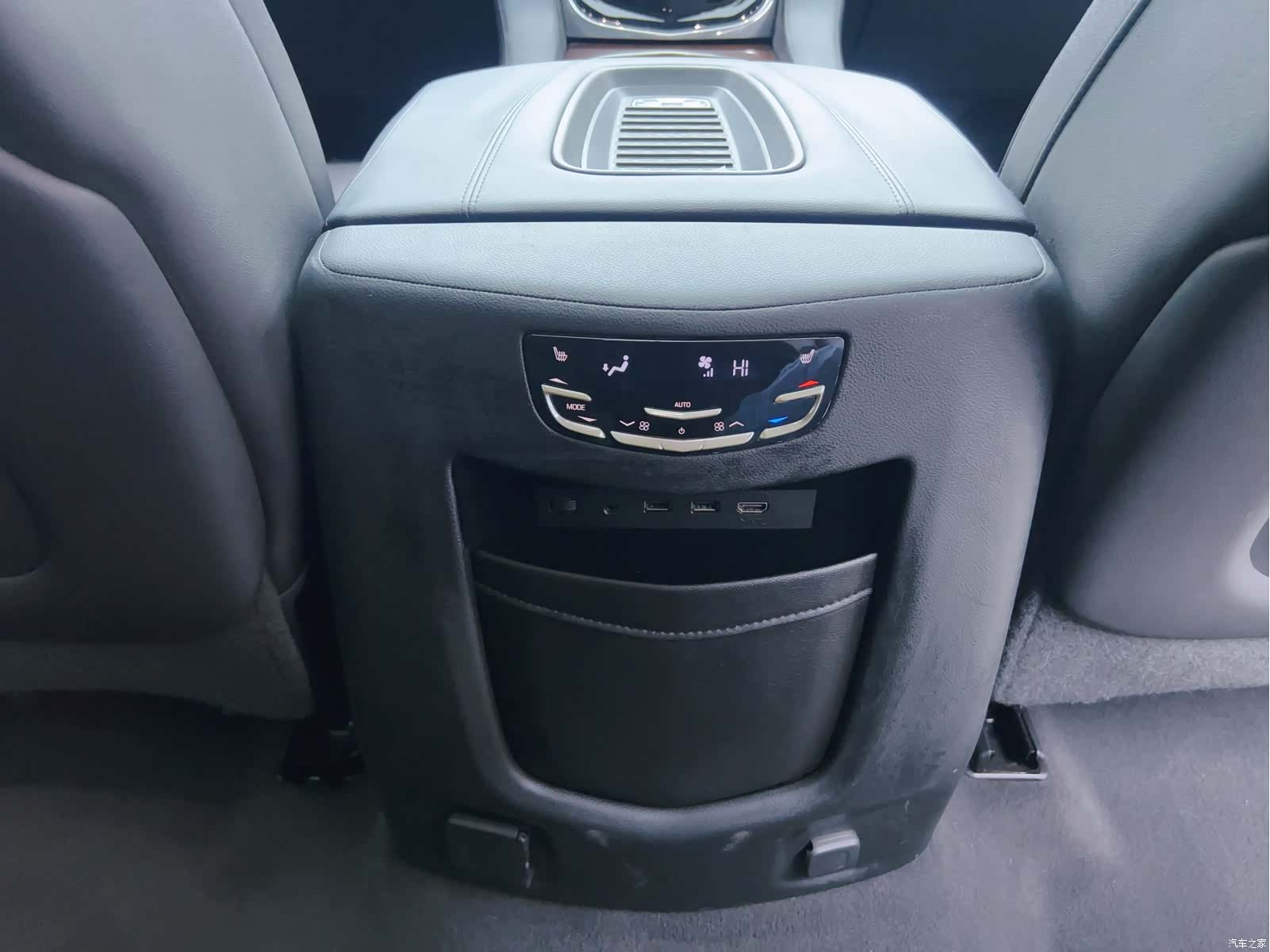 Cadillac Escalade, 2018 10