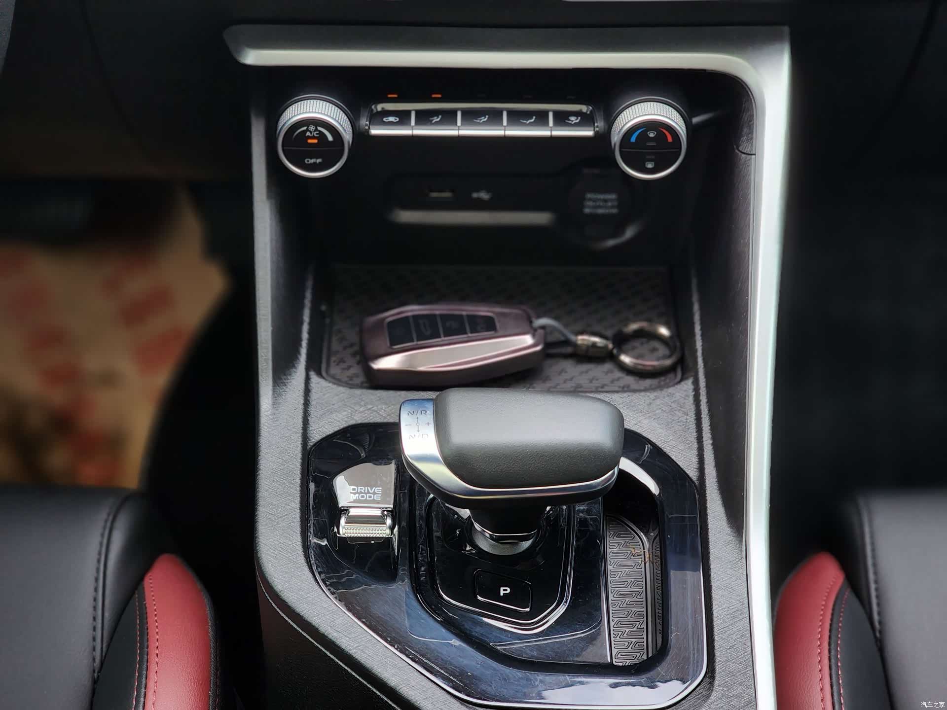 Geely Coolray, 2022 11