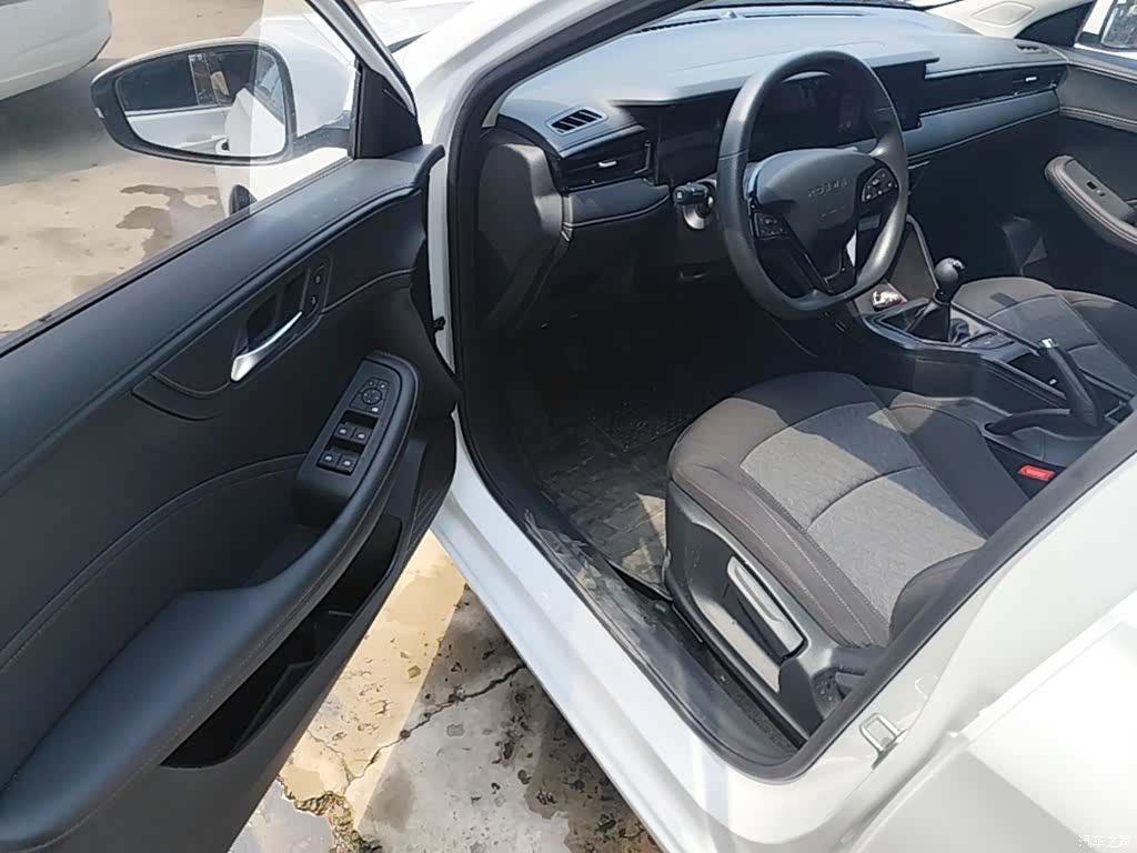 Roewe i5, 2025 16