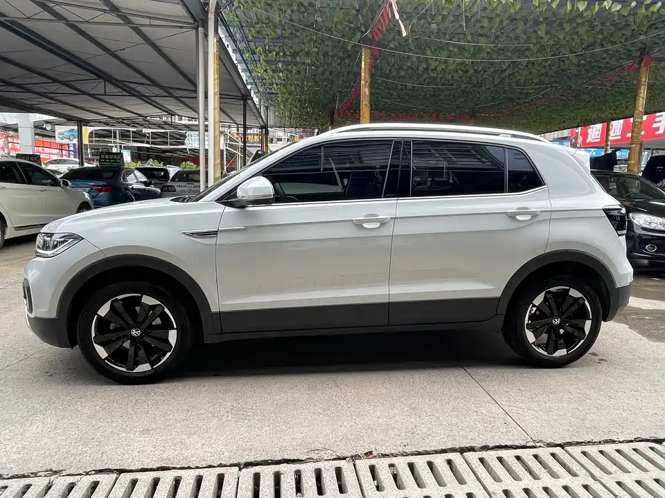 Volkswagen Exploring the shadow