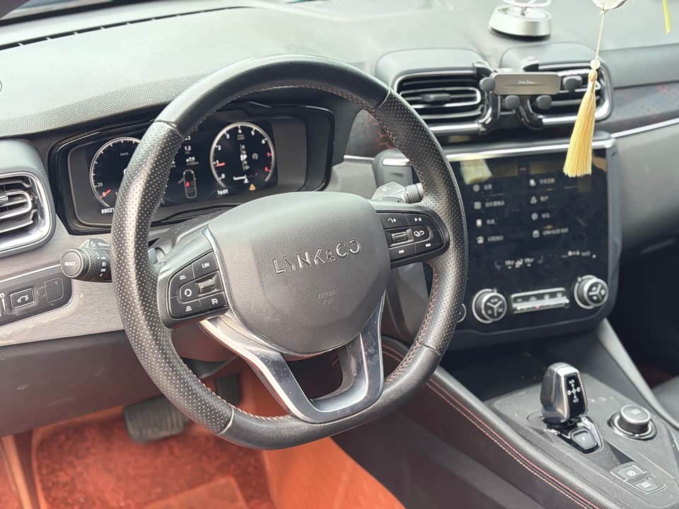 Lynk & Co 03 Lynk & Co 03