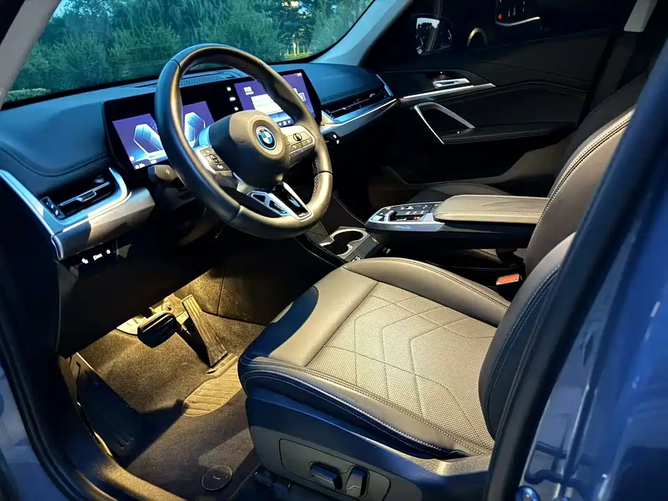 BMW iX1