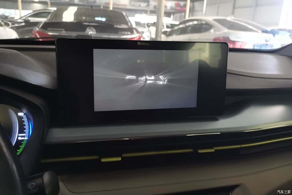 Geely EX3, 2022 13