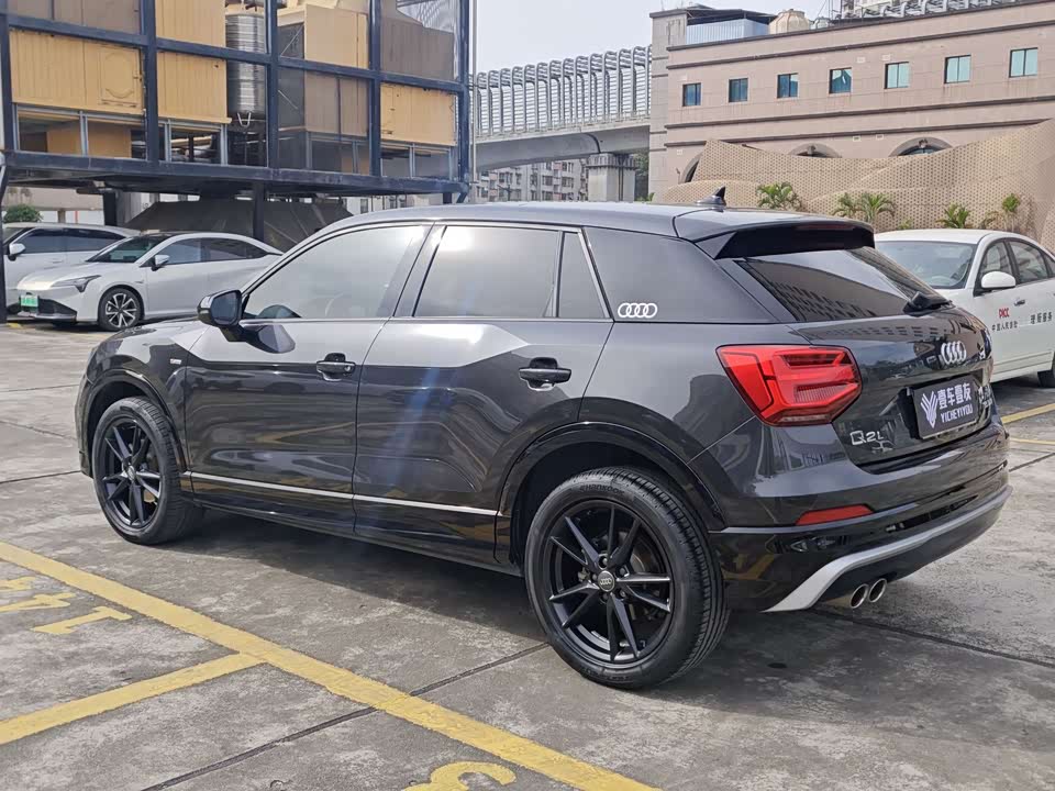Audi Q2L