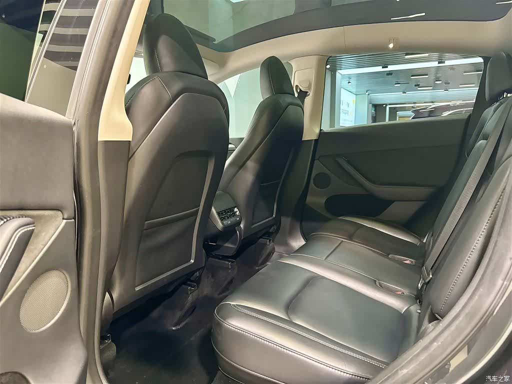 Tesla Model Y, 2024 18