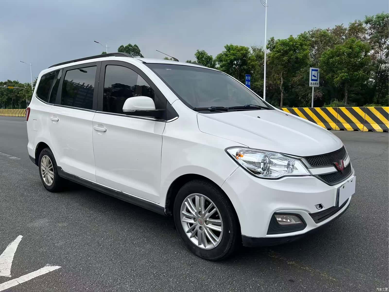 Wuling Hongguang, 2016 3
