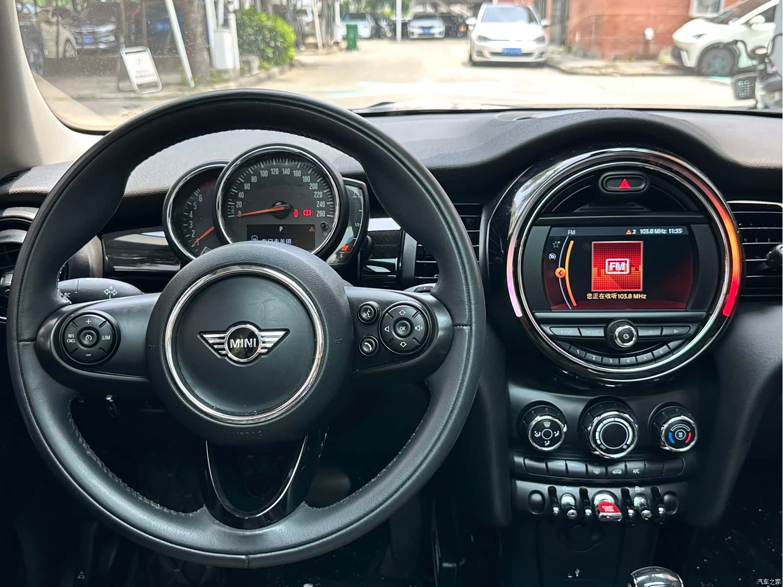 Mini ONE, 2019 17
