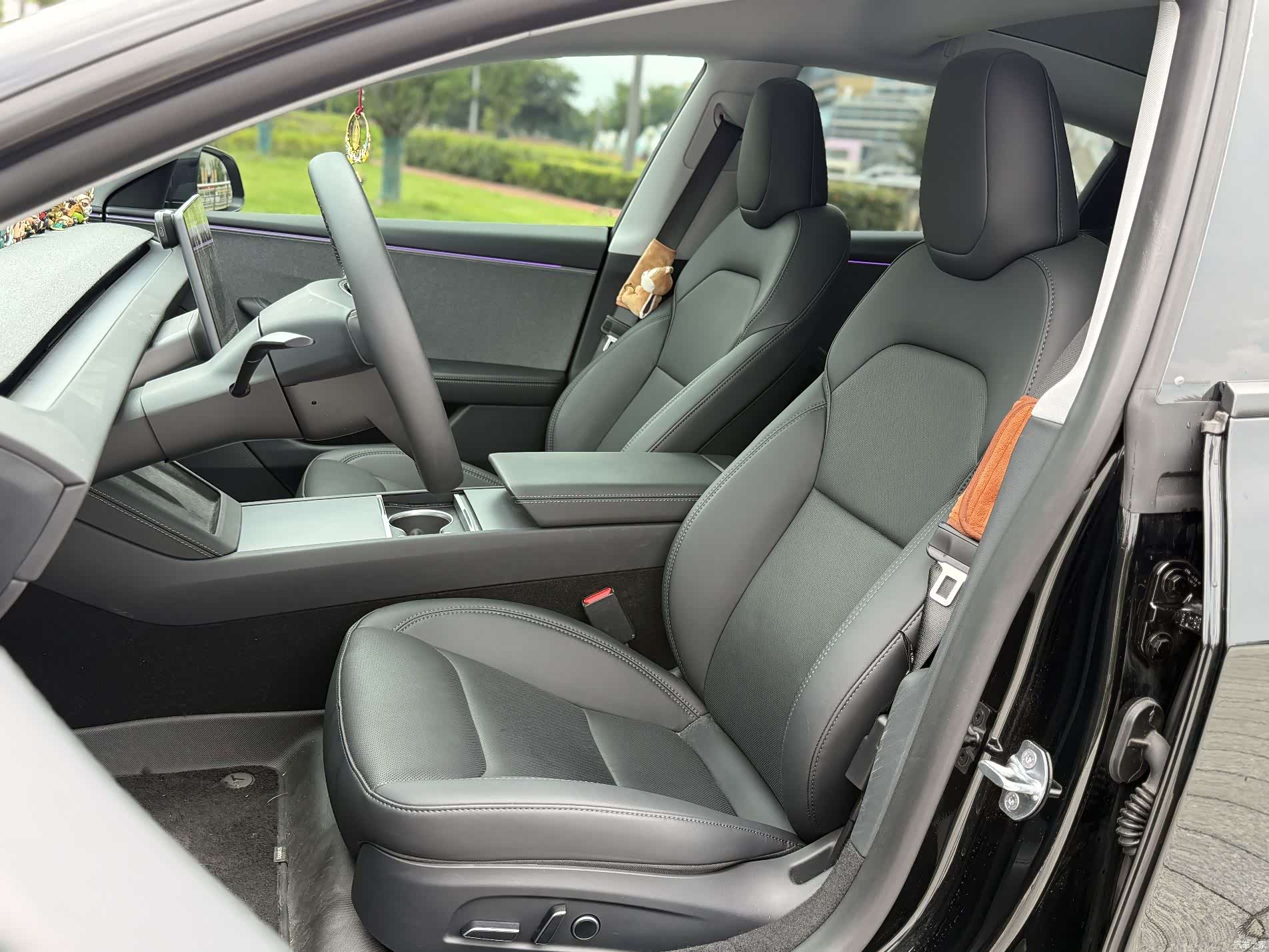 Tesla Model 3, 2025 7
