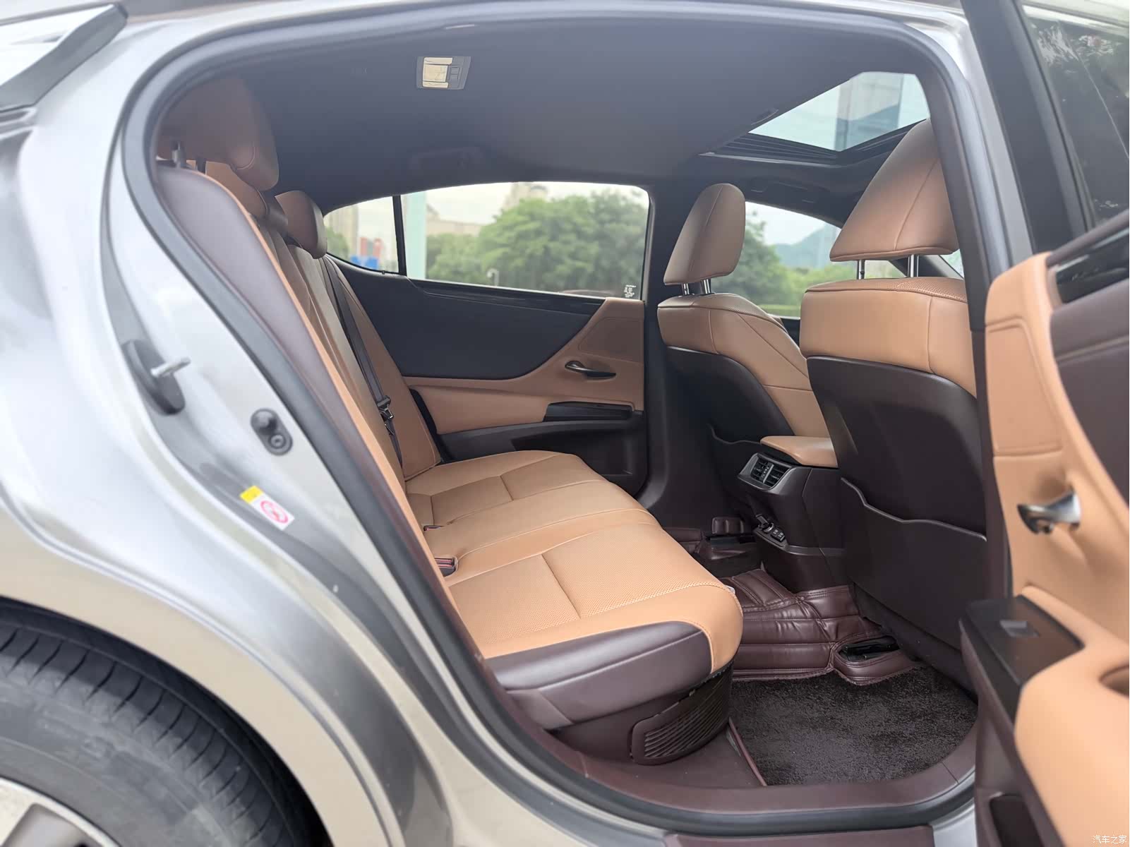 Lexus ES, 2019 12