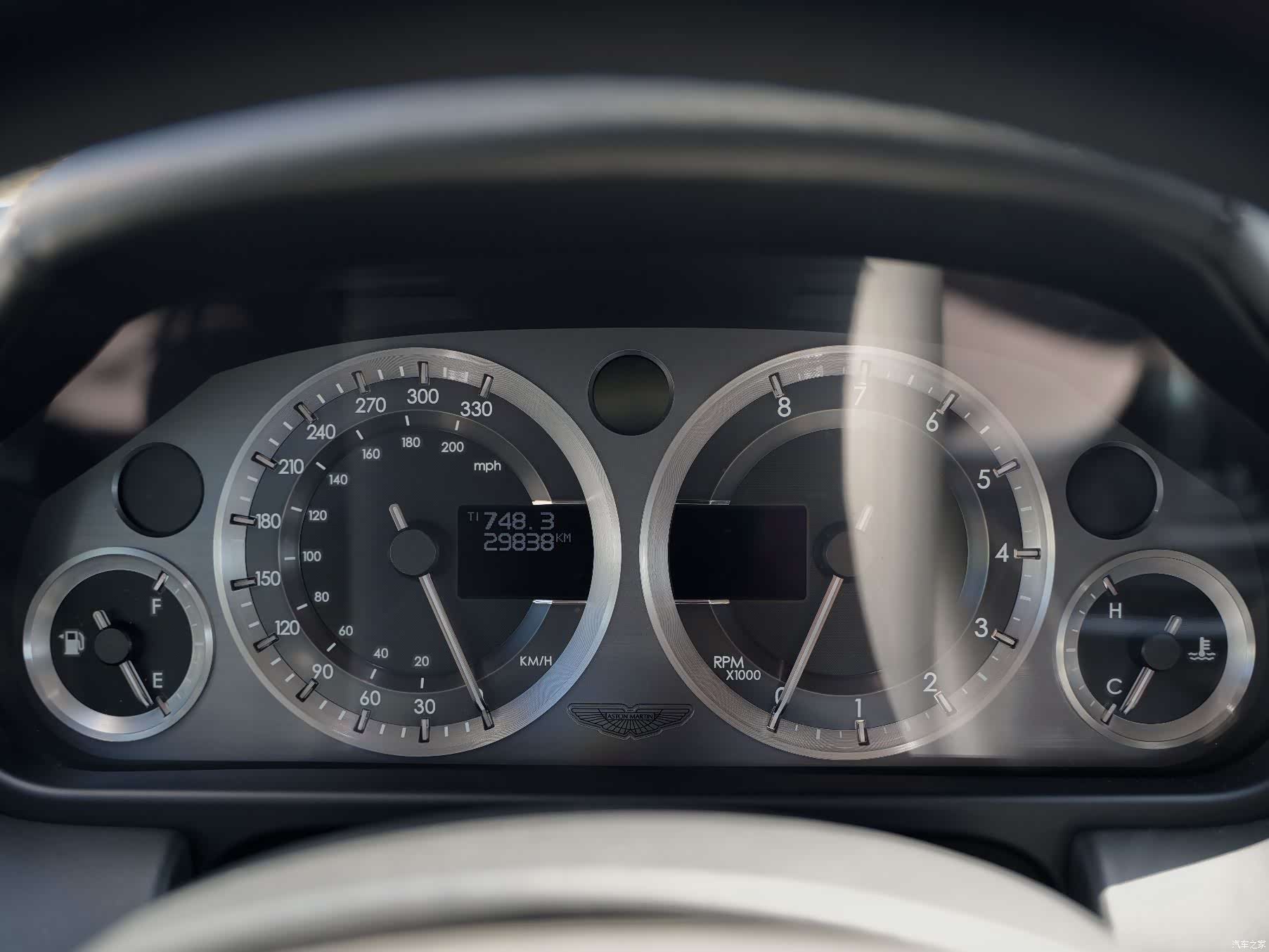 Aston Martin DB9, 2009 16