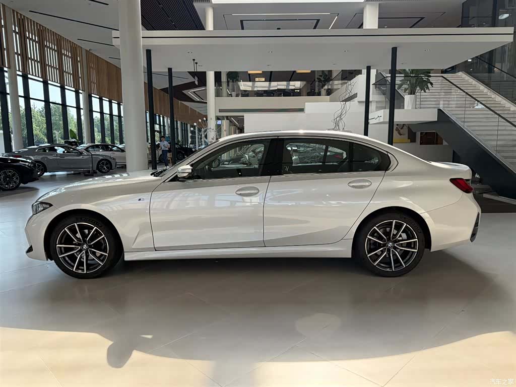 BMW 3 Series, 2024 12