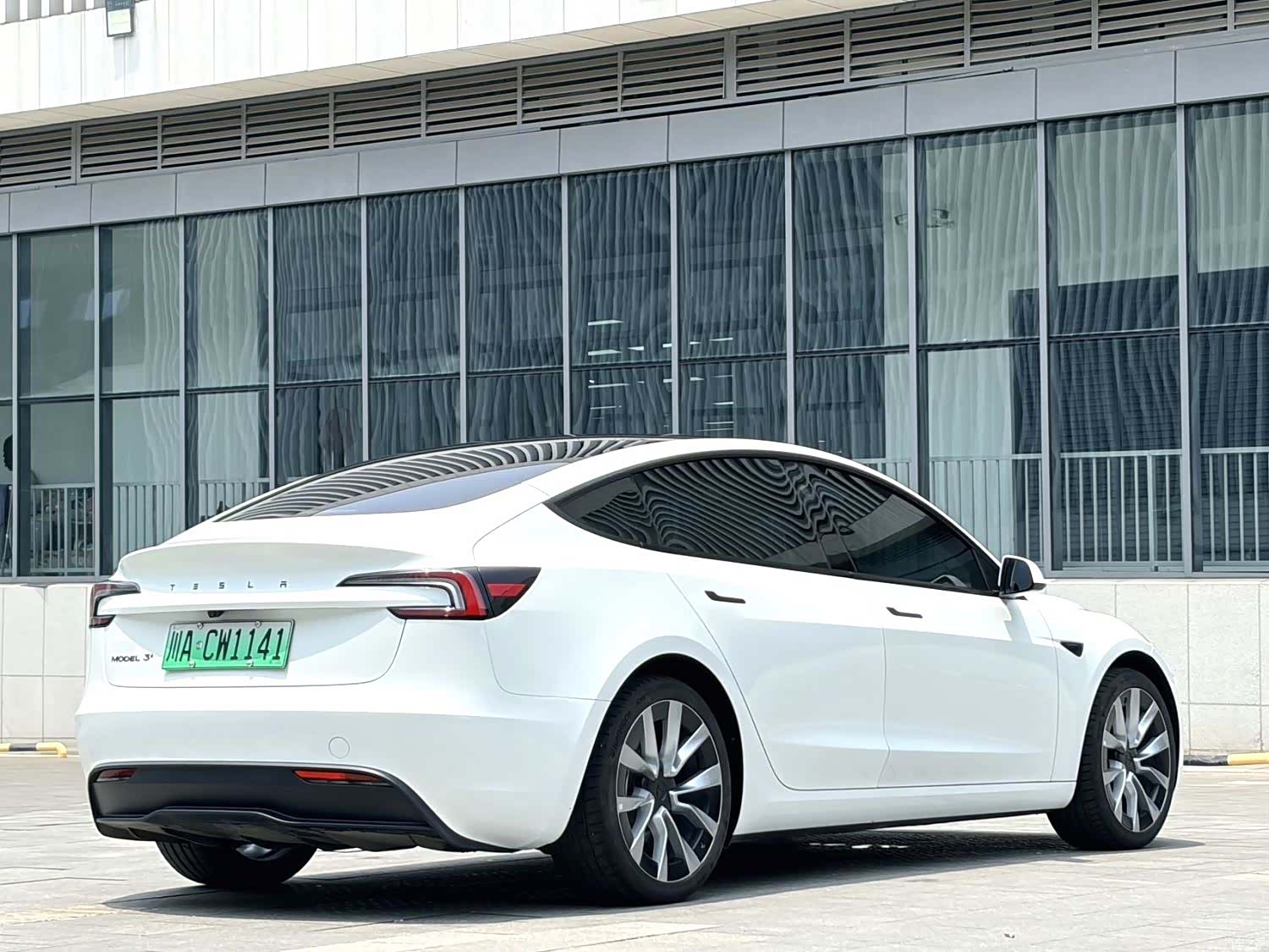 Tesla Model 3, 2025 7