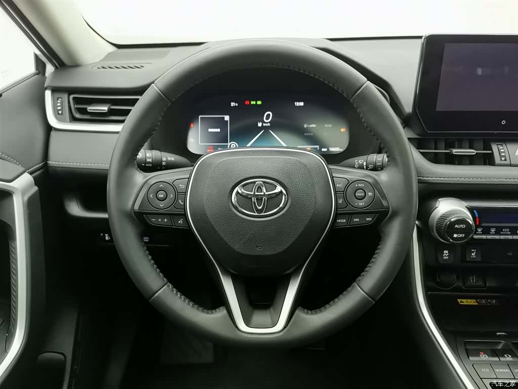 Toyota RAV4, 2023 11