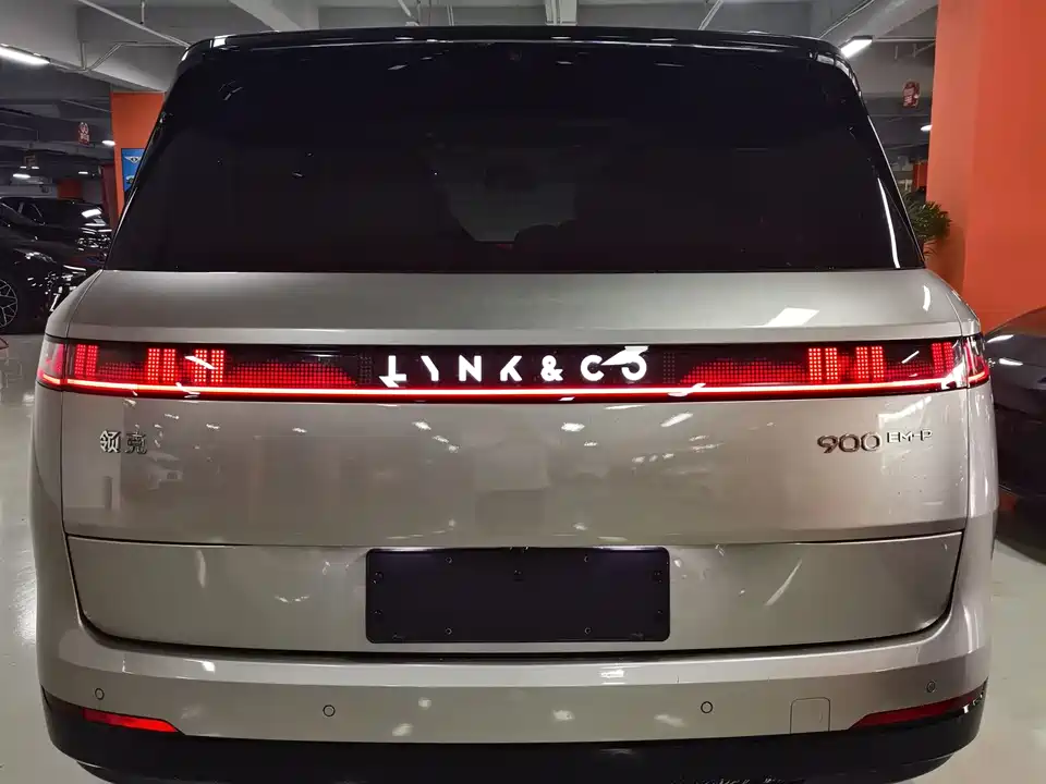 Lynk & Co 900
