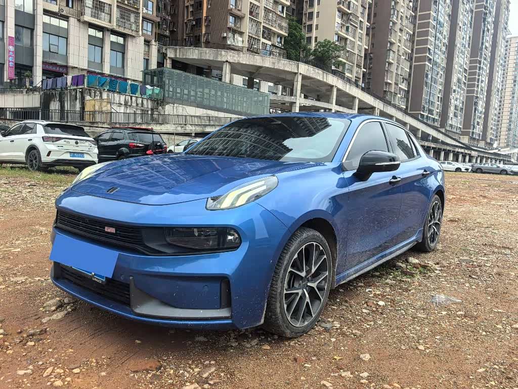 Lynk & Co 03