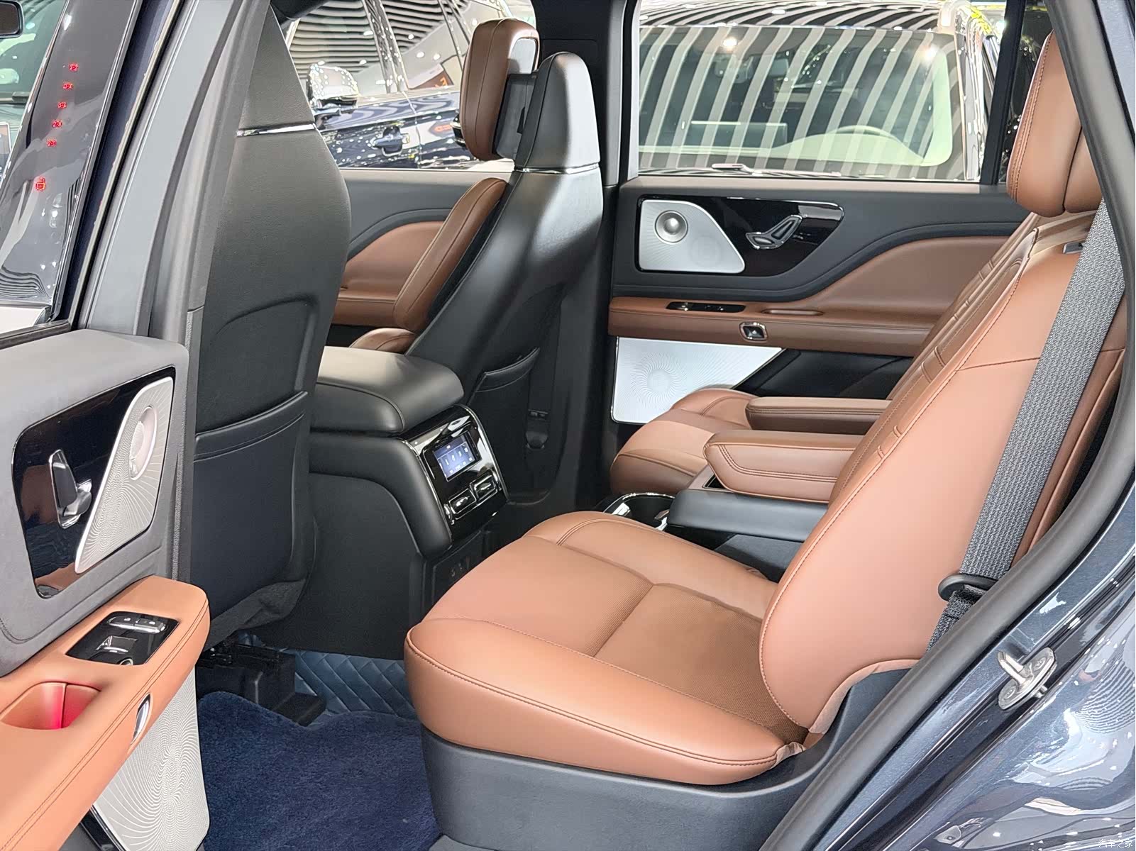 Lincoln Aviator, 2023 7