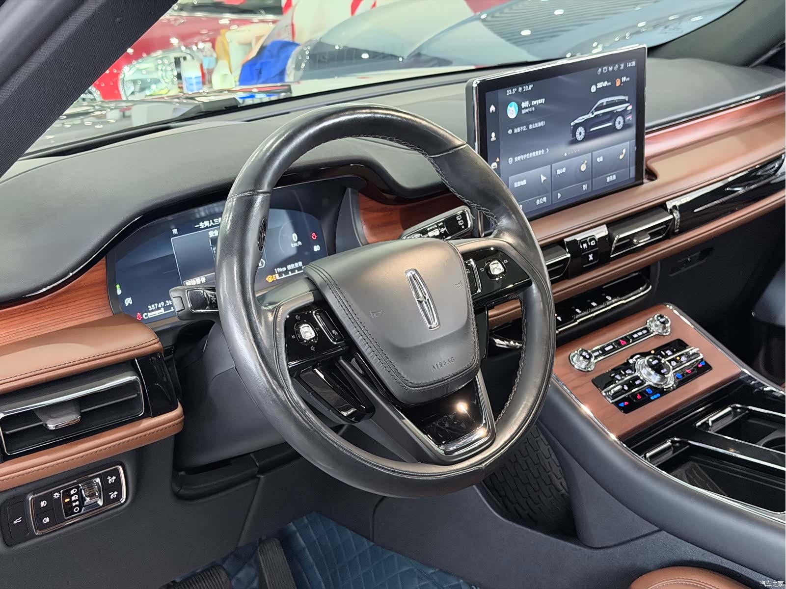 Lincoln Aviator, 2023 все фото