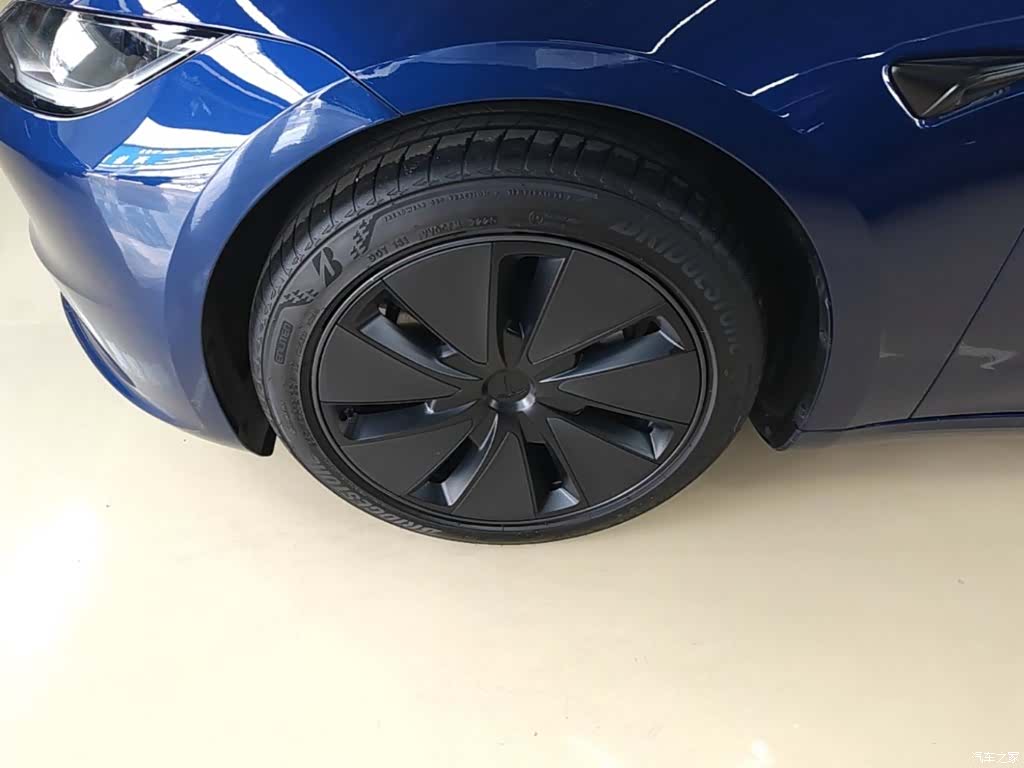 Tesla Model 3, 2025 23