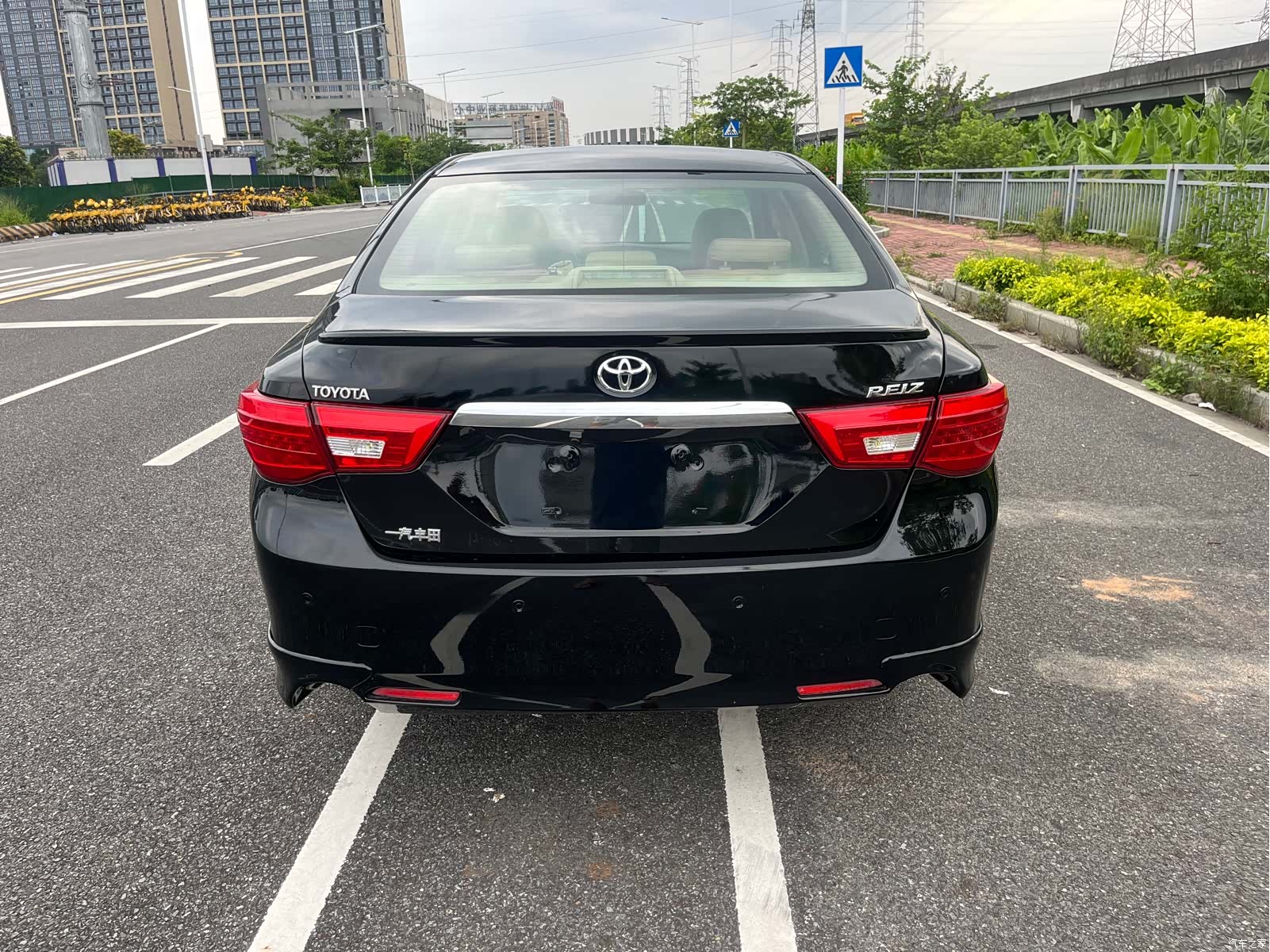 Toyota 2.5V, 2013 6