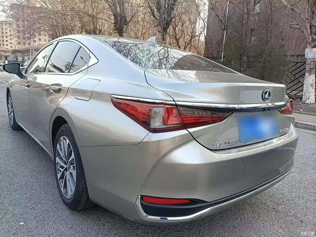 Lexus ES, 2022 7