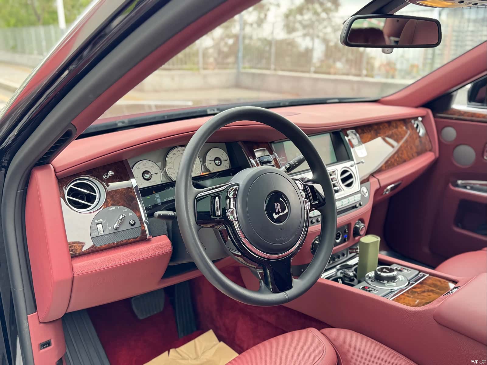 Rolls-Royce Ghost, 2017 24