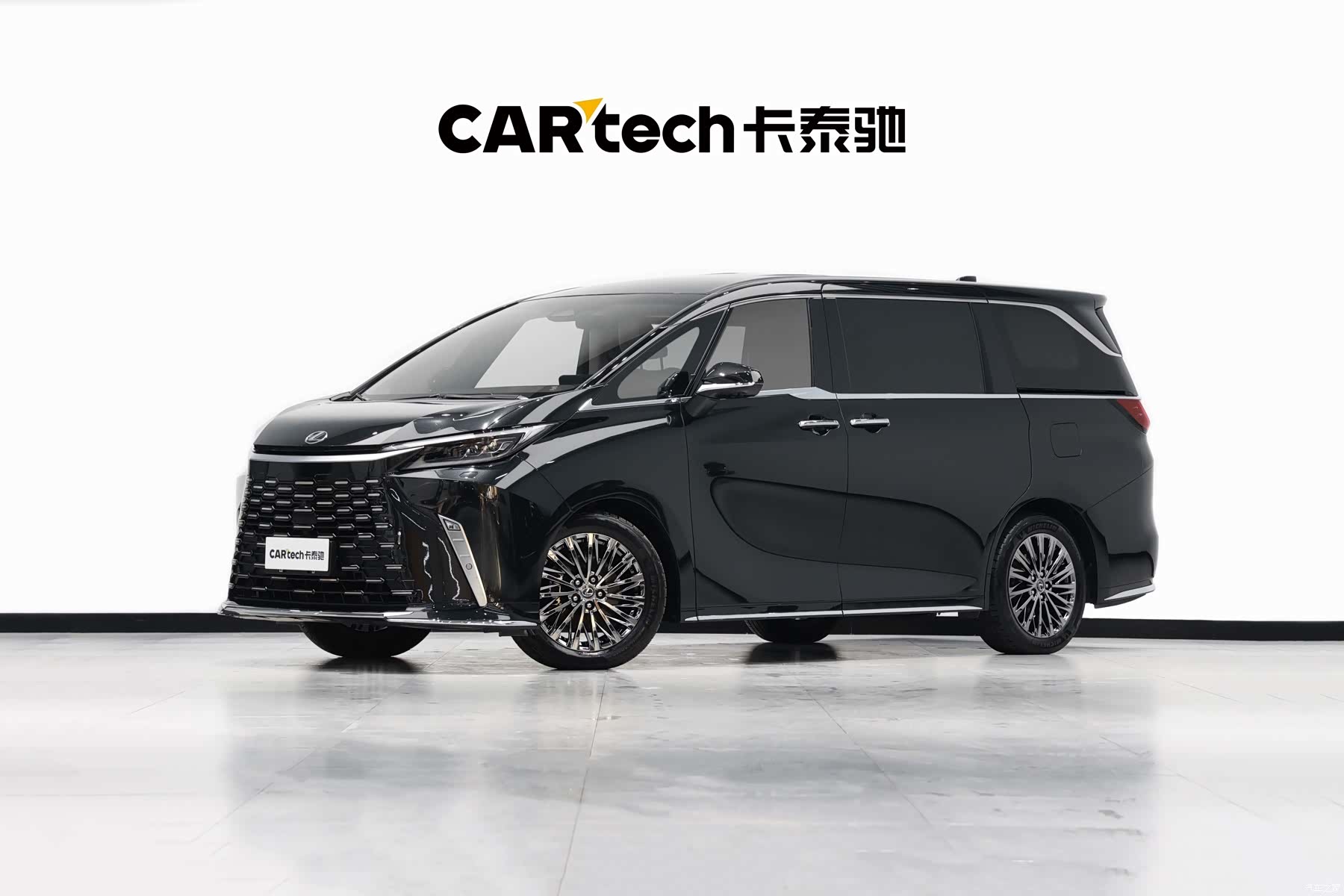 Lexus LM, 2025 1