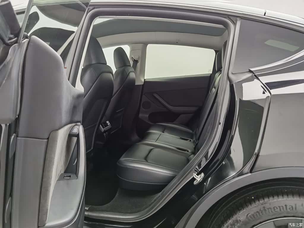 Tesla Model Y, 2024 15