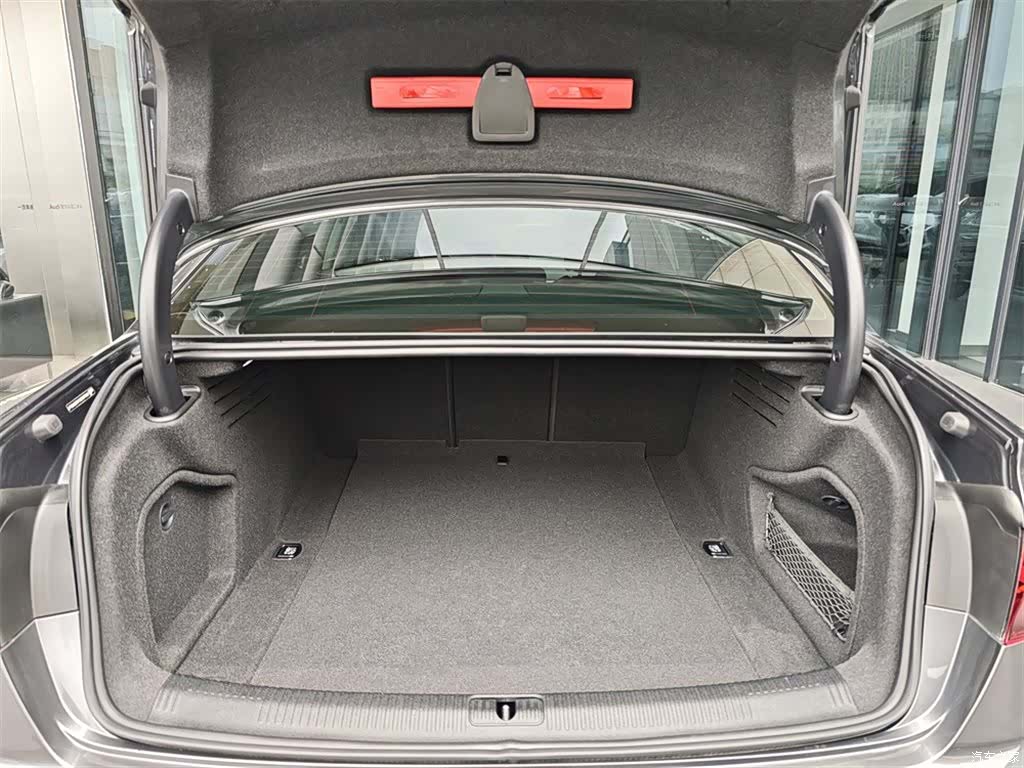 Audi A4L, 2022 9