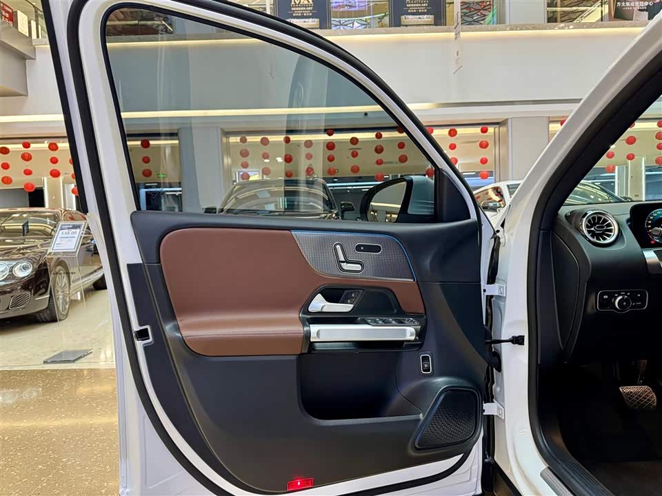 Mercedes-Benz GLB Mercedes-Benz GLB