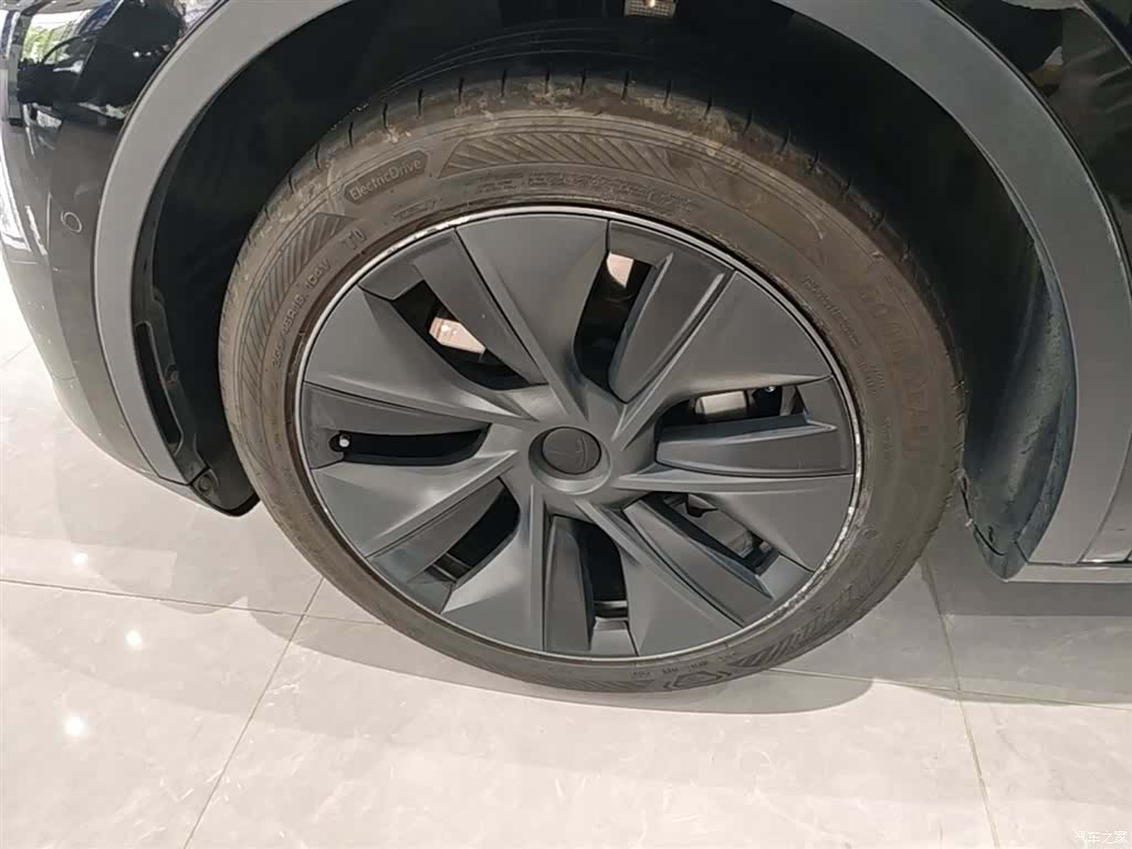 Tesla Model Y, 2023 23